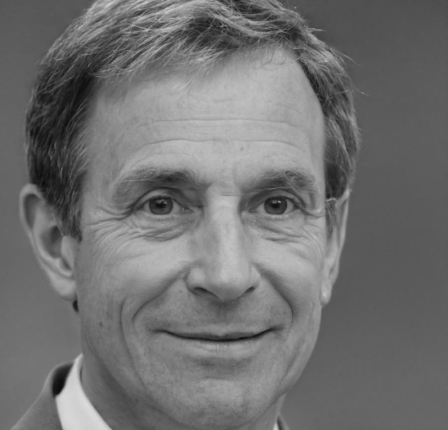 Retrato profesional de Andrés Villamayor